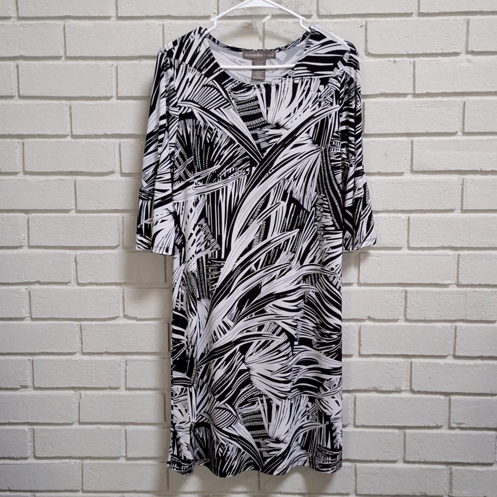 Alexandra & Oak Black and White Leaf Print Wide Sleeve Midi Dress. Size Large